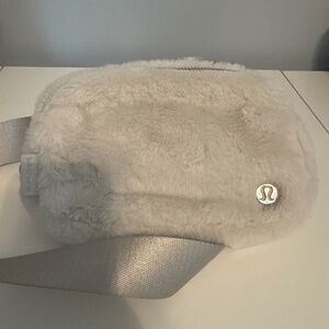 Lululemon everywhere belt bag 1L